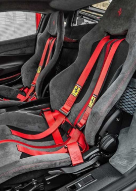 488-pista-red-seatbelt3