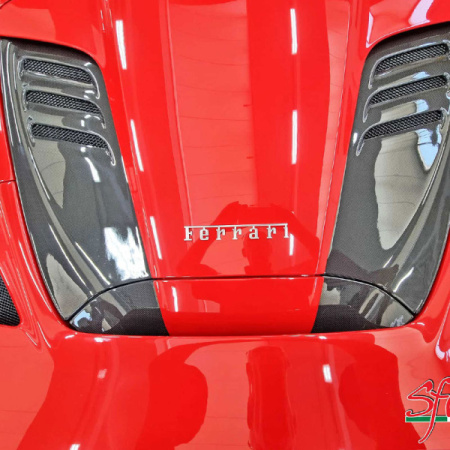 f8-spider-griglie-cofano-motore-posteriore-carbonio-logo